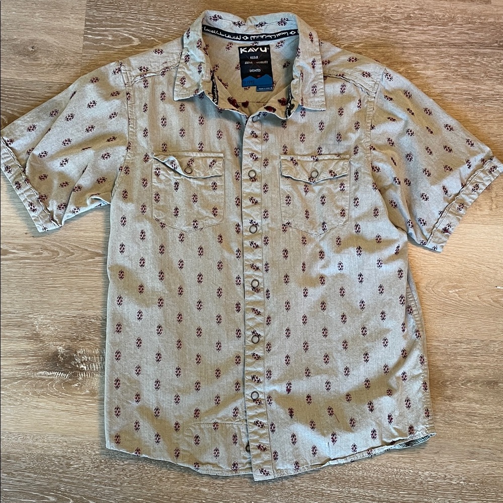 Kavu Men's Casual Shirt - Light Gray with Red Accents